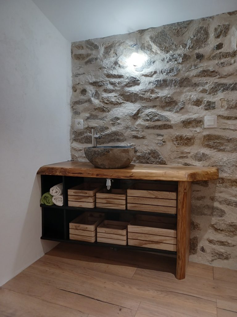 lanatureenlumiere.com-meuble-salle-de-bain-vasque-galet-plan-resine-decoration-